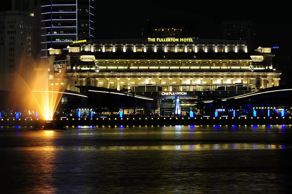 Photo of Fullerton Square Singapore by Abhishek Kumar