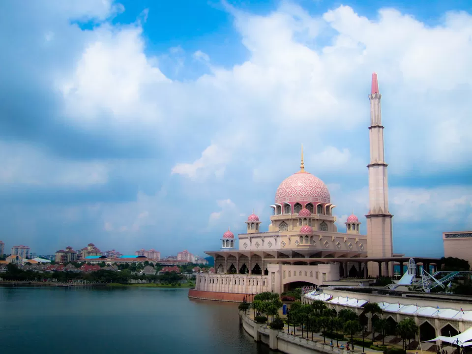 Photo of Putra Mosque (Masjid Putra) Presint 1 Putrajaya Federal Territory of Putrajaya Malaysia by Abhishek Kumar