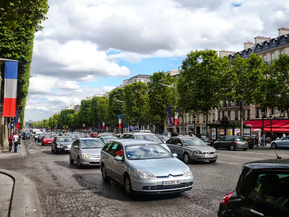 Photo of Champs-Élysées, Paris, France by Abhishek Kumar