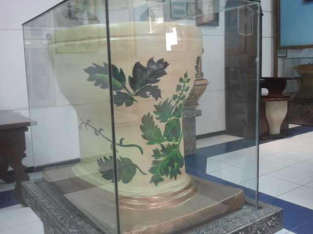 Photo of Toilet Museum-Swachh Bharat since beginning of time/Weird things in Delhi 9/20 by Neha Sakseria