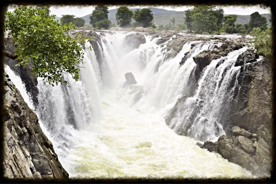 Photo of Hogenakal Waterfalls, Chamarajanagar, Karnataka, India by Manju Nath