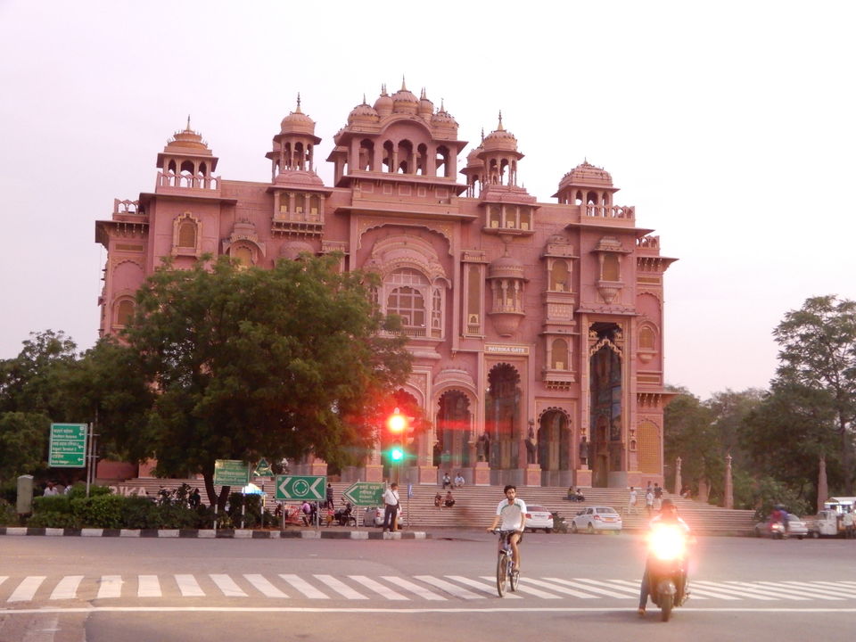 Photo of Patrika Gate, Jawahar Circle, Jaipur, Rajasthan, India by Rajat Kumar