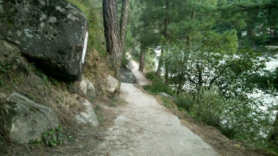 Photo of Adventurous and Mesmerizing Kheerganga Treck, starting from Kasol upto Hot Spring of Parvati Kund 5/10 by Vinita Sharma
