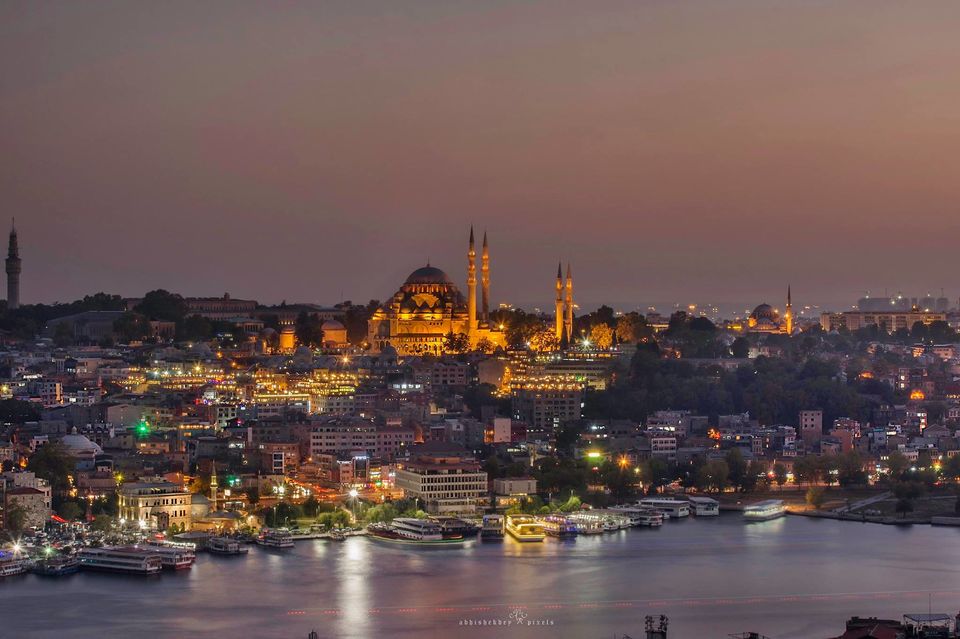 Photo of Bereketzade Mahallesi, Galata Tower, Galata Kulesi Sokak, Beyoğlu/Istanbul, Turkey by Abhishek Dey
