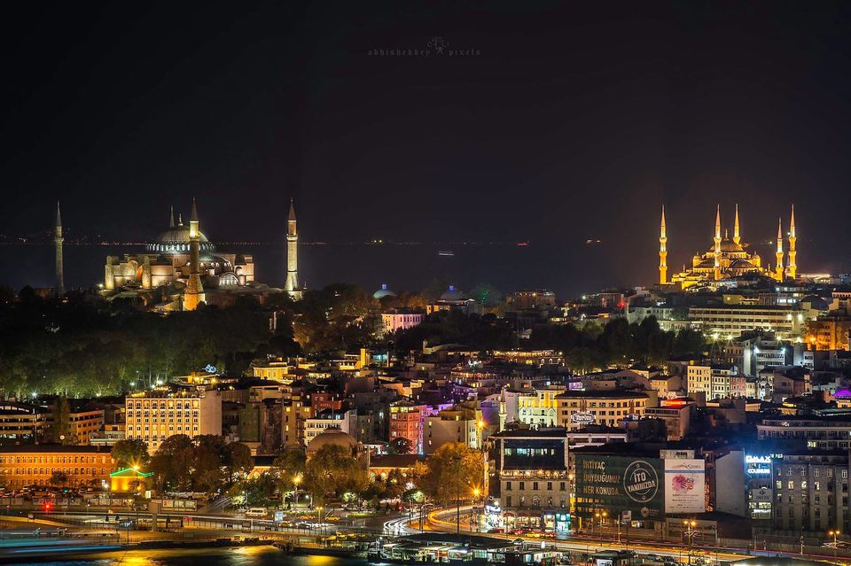 Photo of Bereketzade Mahallesi, Galata Tower, Galata Kulesi Sokak, Beyoğlu/Istanbul, Turkey by Abhishek Dey