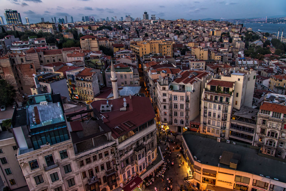 Photo of Bereketzade Mahallesi, Galata Tower, Galata Kulesi Sokak, Beyoğlu/Istanbul, Turkey by Abhishek Dey