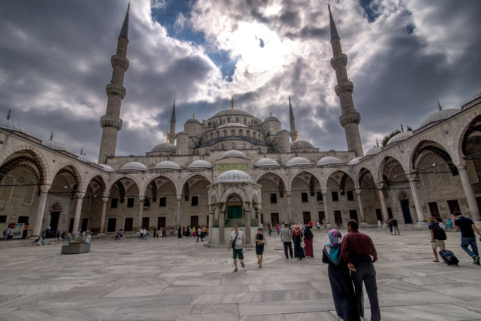 Photo of Sultan Ahmet Mahallesi, Sultan Ahmed Mosque, Atmeydanı Caddesi, Fatih/Istanbul, Turkey by Abhishek Dey