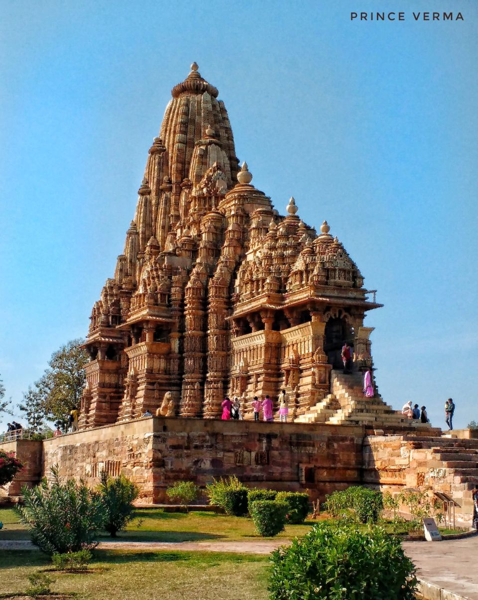 Photo of आखिर क्यों बनी है, कामुक मूर्तियां खजुराहो के मंदिरों में। by Prince Verma