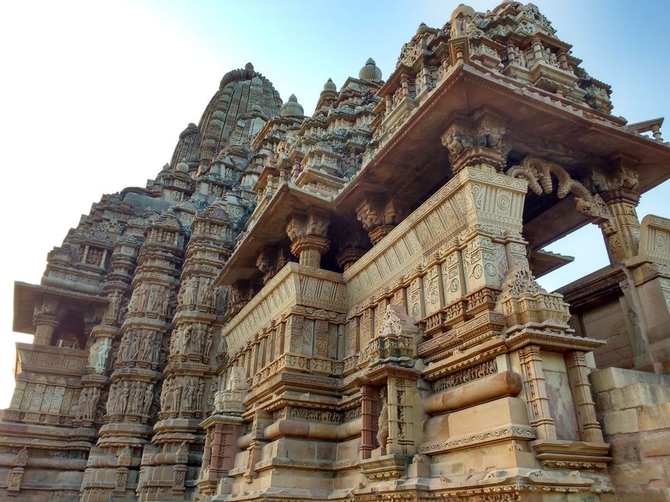 Photo of आखिर क्यों बनी है, कामुक मूर्तियां खजुराहो के मंदिरों में। by Prince Verma