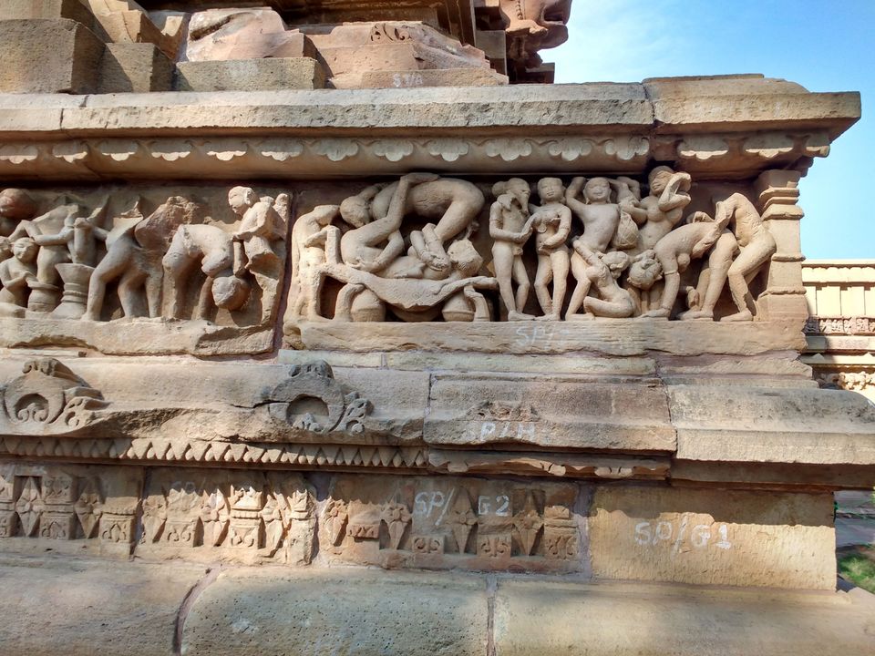Photo of आखिर क्यों बनी है, कामुक मूर्तियां खजुराहो के मंदिरों में। by Prince Verma