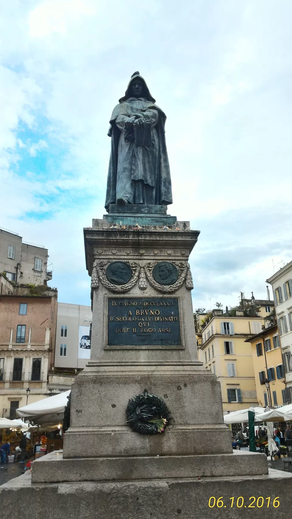 Photo of Campo de' Fiori, Piazza Campo de' Fiori, Rome, Metropolitan City of Rome, Italy by Rohith Girish