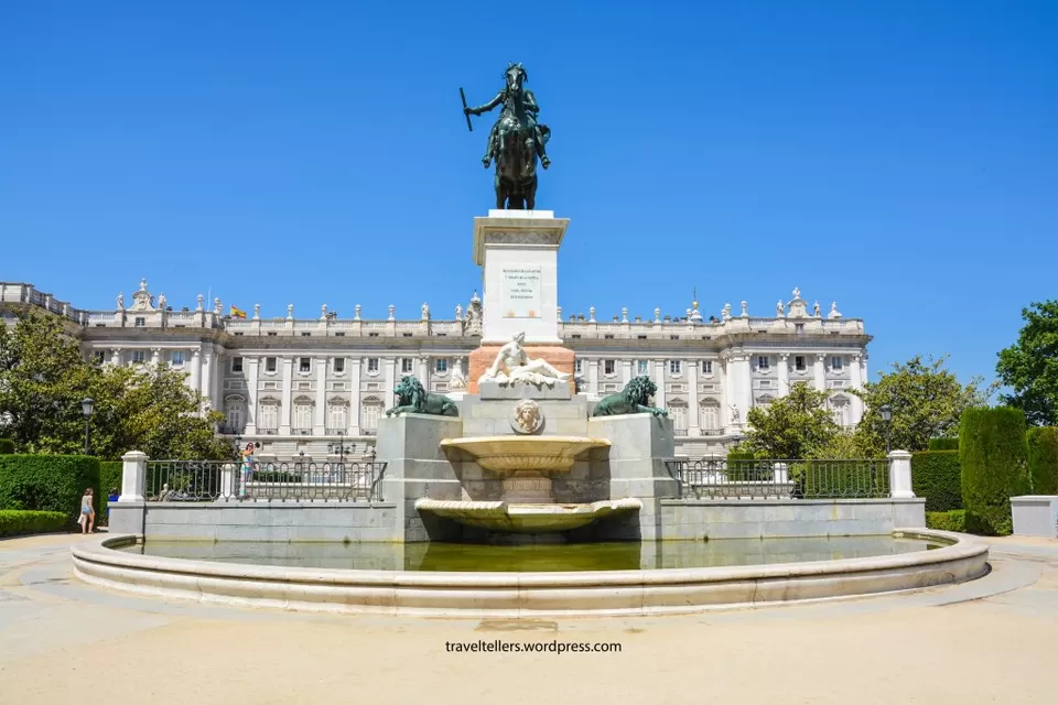 Photo of Plaza de Oriente, Calle de Bailén, Madrid, Spain by Mansi Patil