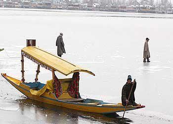 Photo of Welcome To Shamus Maqbool Group Of Houseboats Srinagar. Welcome Houseboats Shamus Maqbool is one 2/16 by Shamus Maqbool Group Of Houseboat