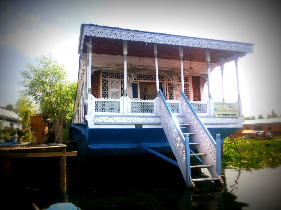Photo of Welcome To Shamus Maqbool Group Of Houseboats Srinagar. Welcome Houseboats Shamus Maqbool is one 6/16 by Shamus Maqbool Group Of Houseboat