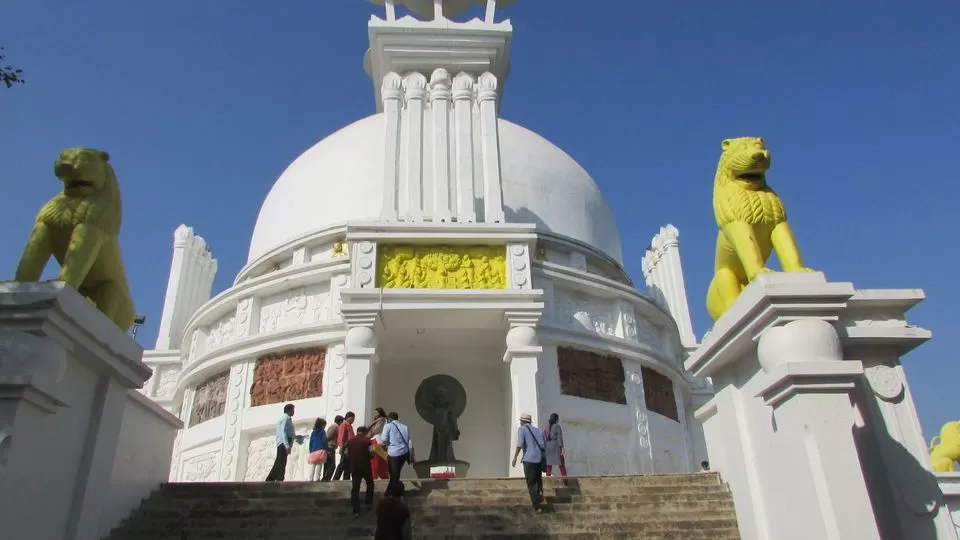 Photo of Dhabalgiri Shanti Stup, Dhauli, Odisha, India by Thetravelcoholic