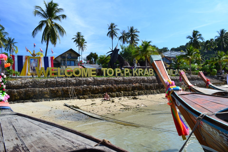 Photo of A day trip to Phi Phi Islands 1/8 by Sauvik Sinhababu