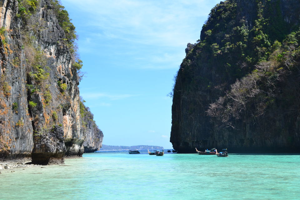 Photo of A day trip to Phi Phi Islands 8/8 by Sauvik Sinhababu