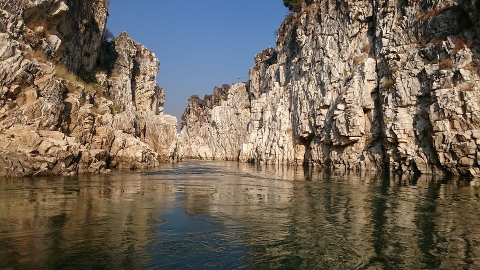 Photo of Counting the shades of marble rocks at Bhedaghat 3/5 by Do Ghumakkad