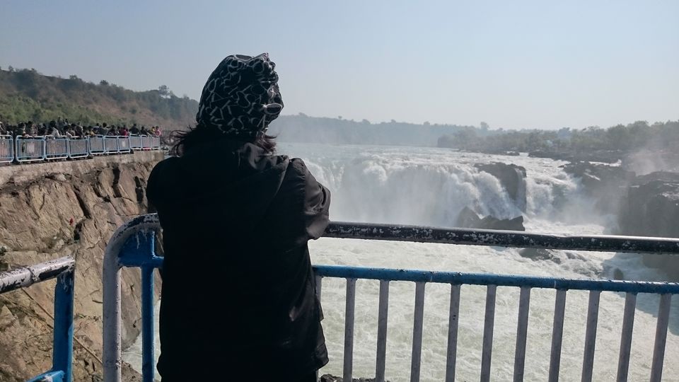 Photo of Counting the shades of marble rocks at Bhedaghat 1/5 by Do Ghumakkad