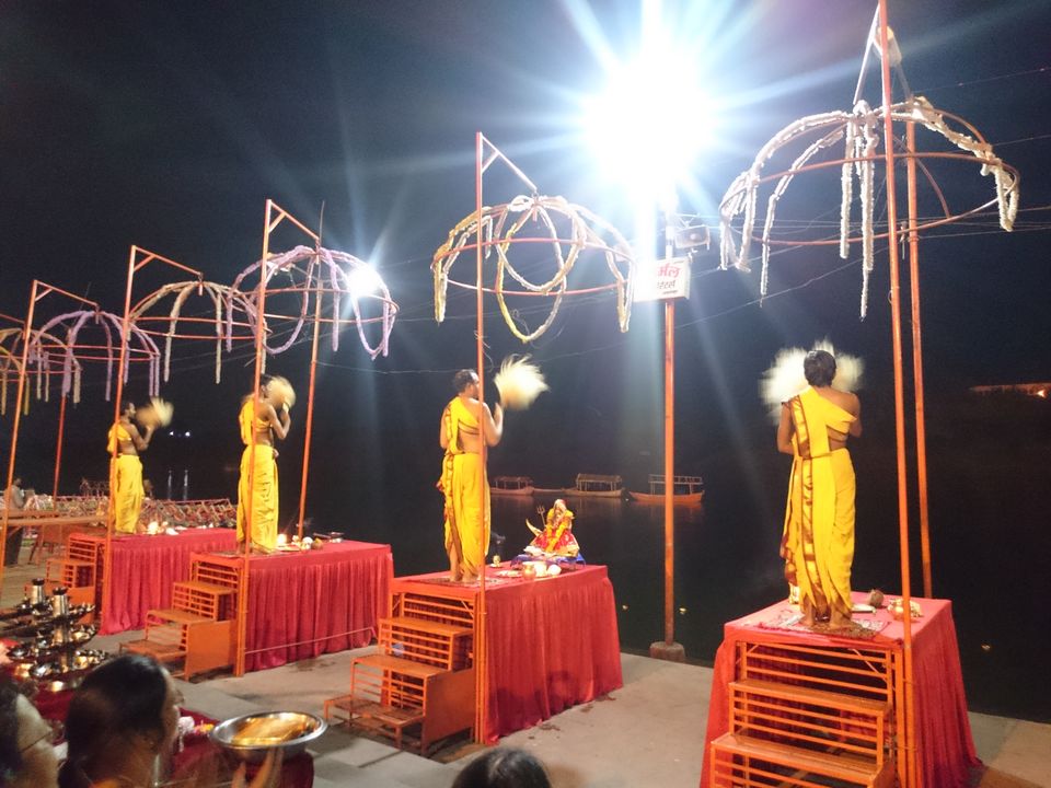 Photo of From dawn to dusk at the bank of Narmada in Gwarighat 5/5 by Do Ghumakkad