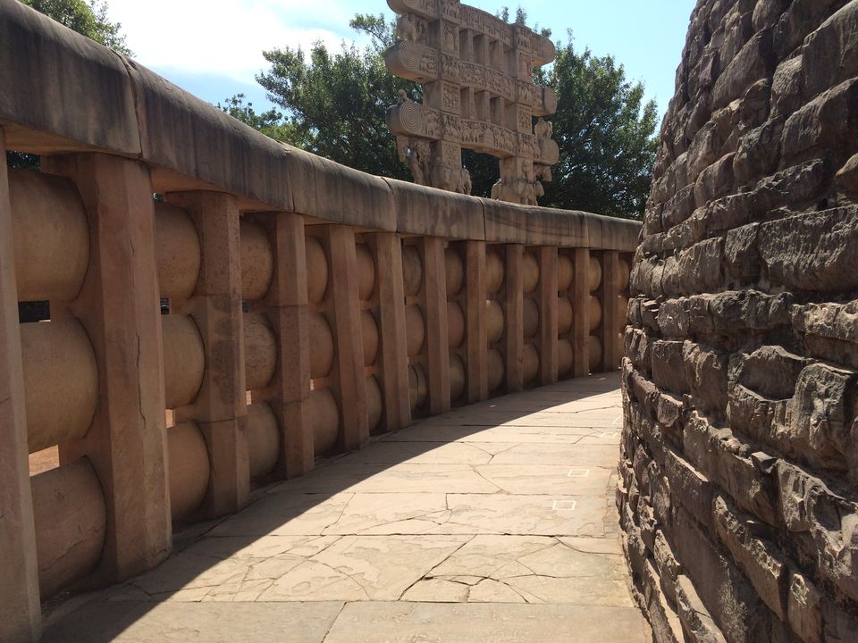 Photo of The Great Stupa at Sanchi : The oldest stone structure in India 2/3 by Do Ghumakkad