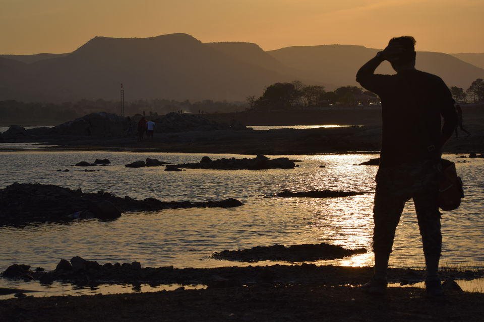 Photo of A peaceful conversation with Nature with Sun setting behind the Mountains at Kasarsai Dam, Pune by Jimish Parekh