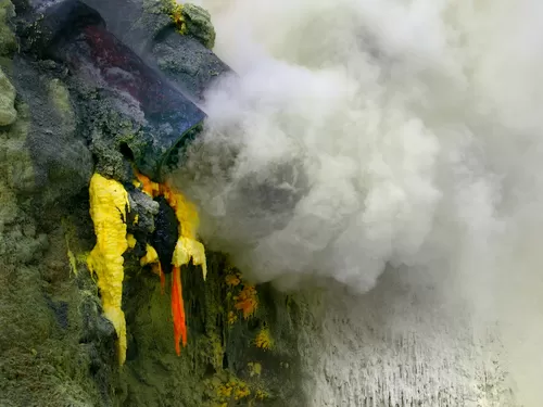 Photo of Kawah Ijen, Kalianyar, East Java, Indonesia by Badari Deshpande