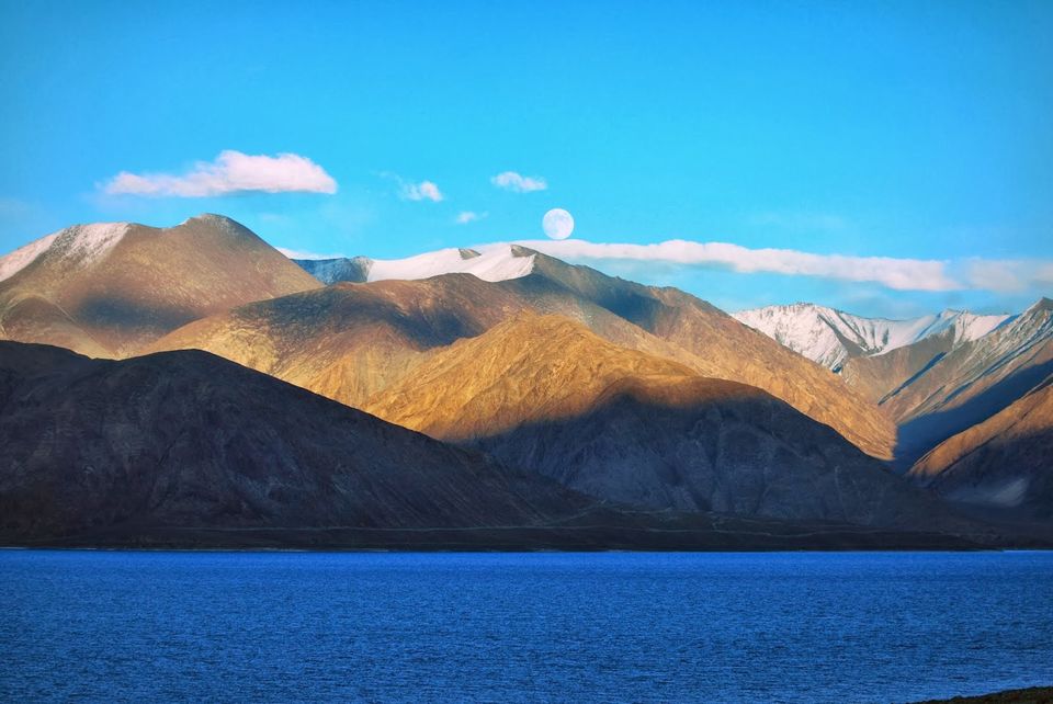 Photo of Pangong Tso, Ngari, Xizang (Tibet), India by Badari Deshpande