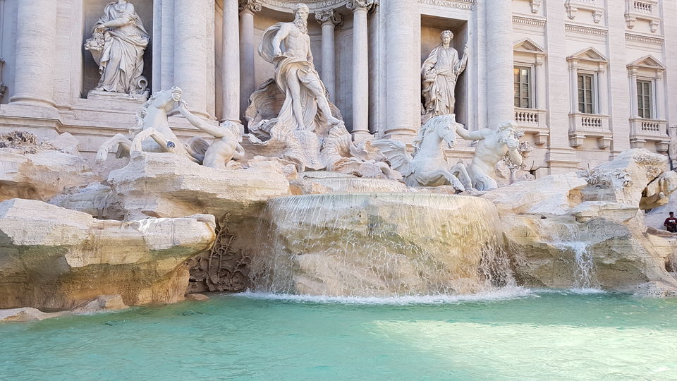 Photo of Trevi Fountain, Piazza di Trevi, Rome, Metropolitan City of Rome, Italy by Makarand Bidikar