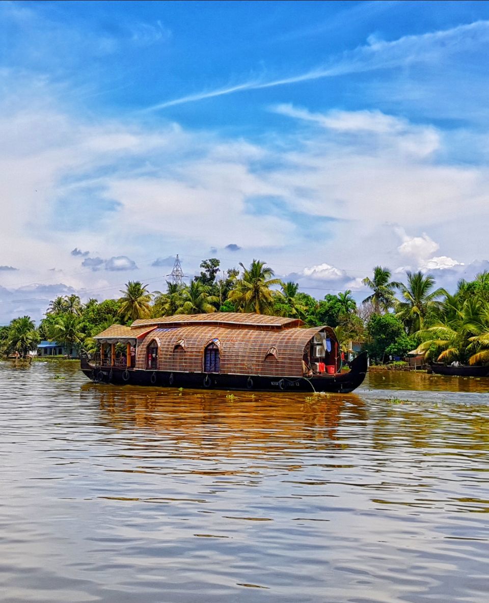 Photo of Alleppey Backwater Cruise, Punnamada, Finishing Point, Mullakkal, Kerala, India by Tushar Gupta