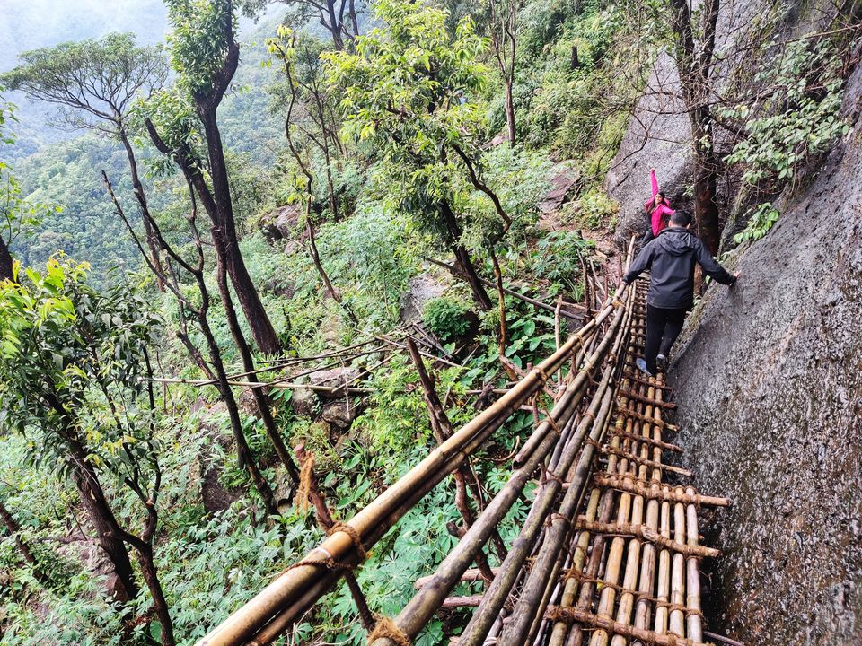 Photo of MAWRYNGKHANG - The SCARIEST trek of Meghalaya needs 'Nerves of Steel' to scale 'Bridge of Bamboos'! 8/20 by Sameer Wadhwani