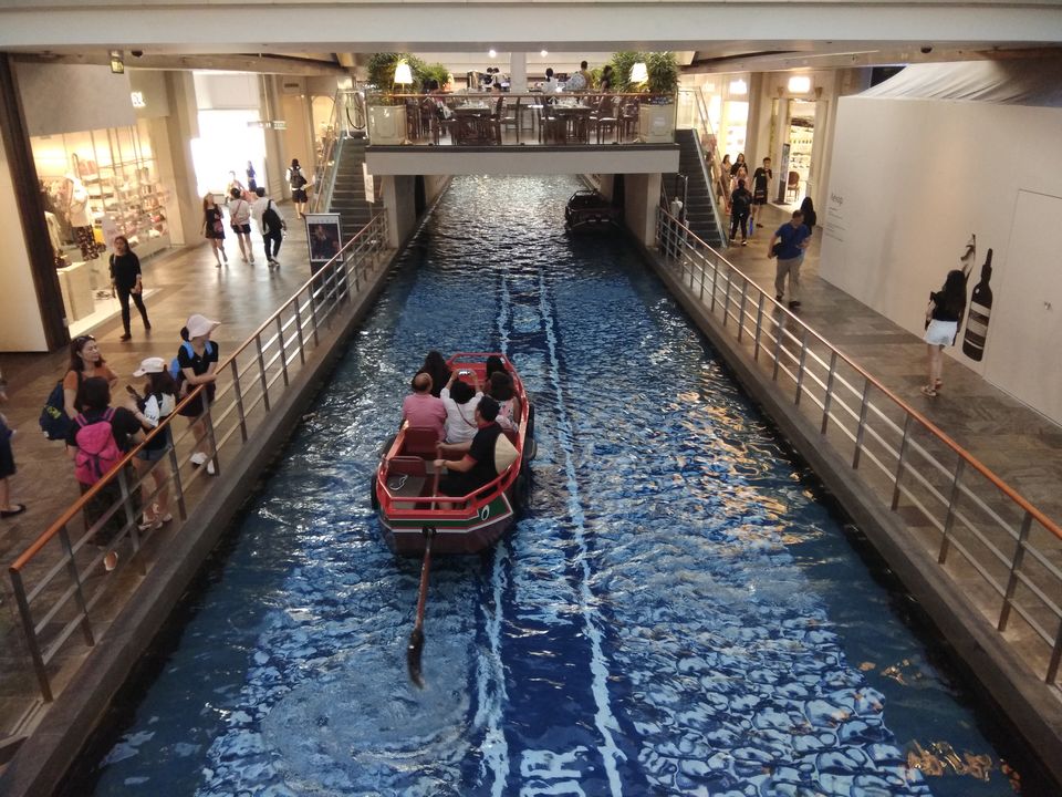 Photo of Bayfront Avenue, Marina Bay Sands Singapore, Singapore by Manasa Kunala