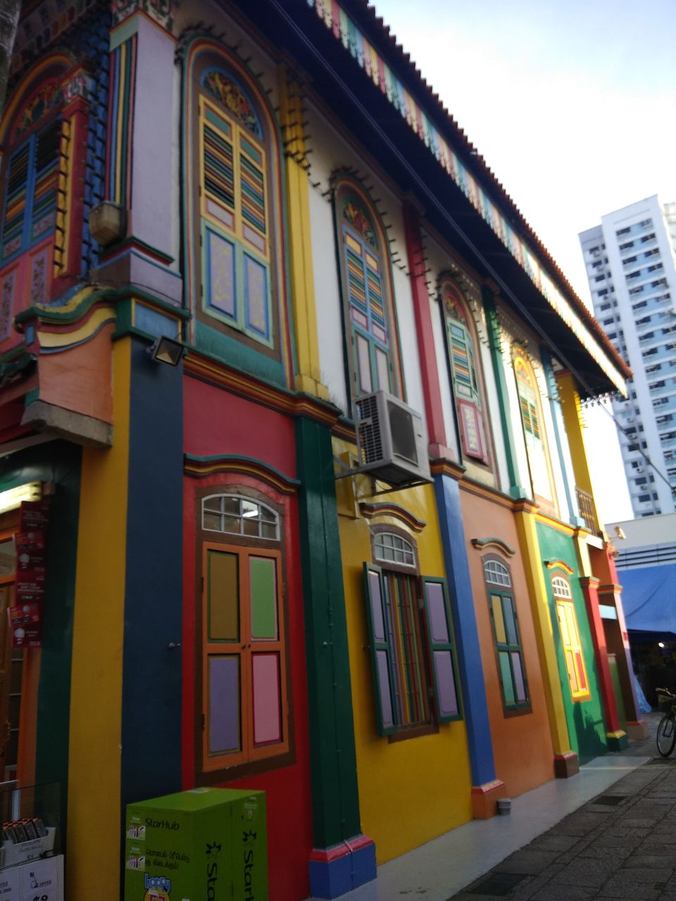 Photo of Singapore - A colourful treat to the explorer's eyes by Manasa Kunala