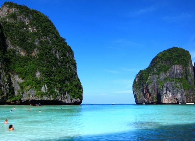 Photo of Visiting Famous Phuket to Phi Phi Islands by Speedboat 3/5 by Kelly Anson