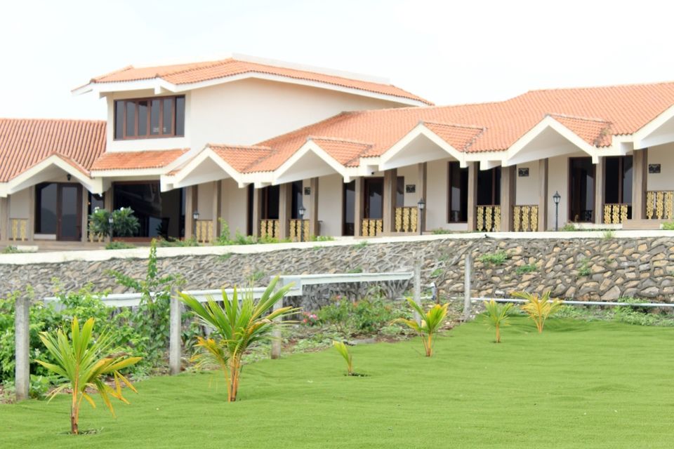 Photo of Summer Vines: An Offbeat Vineyard Getaway with Parsi food 1/8 by Nivedana Jalan