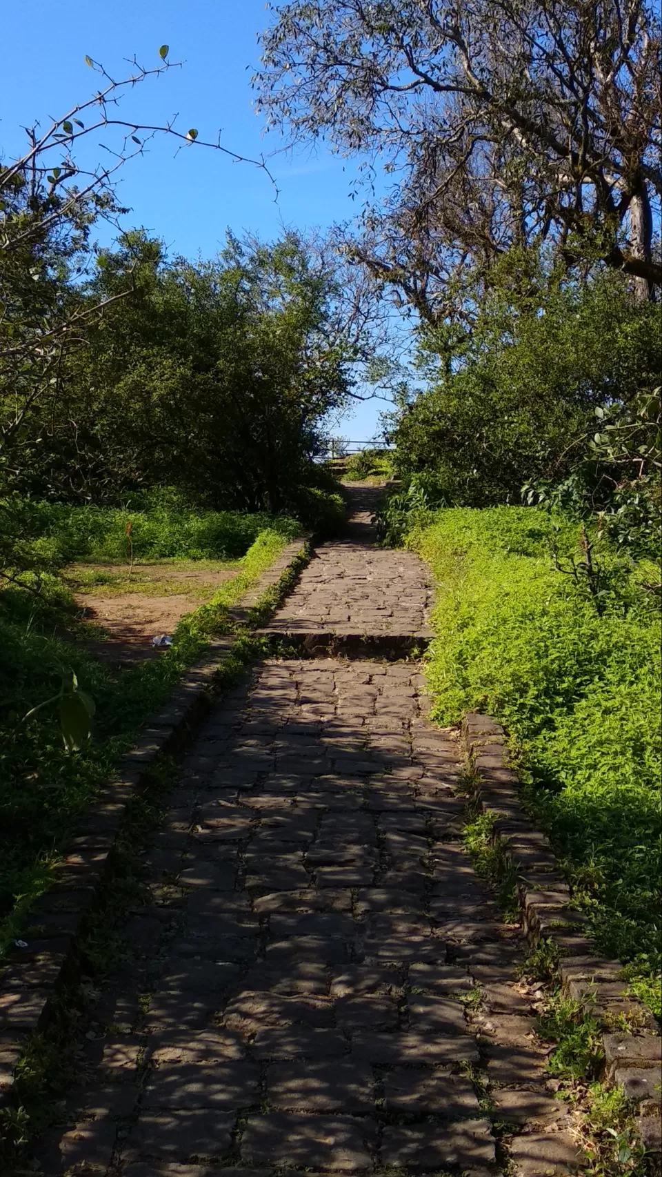 Photo of Sinhagad Fort, Thoptewadi, Maharashtra, India by Mahesh Maddala
