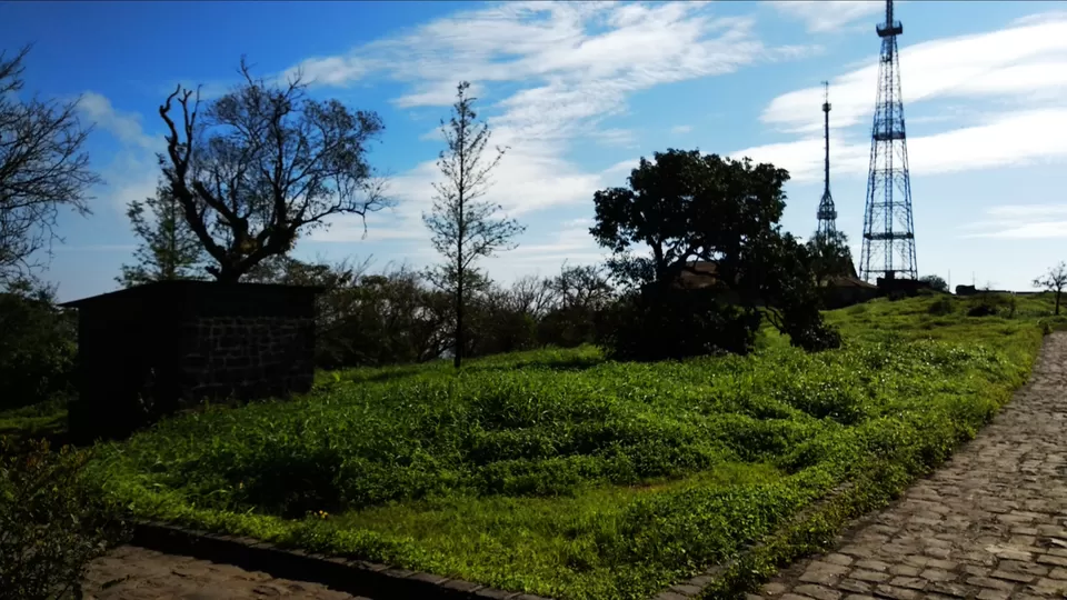 Photo of Sinhagad Fort, Thoptewadi, Maharashtra, India by Mahesh Maddala