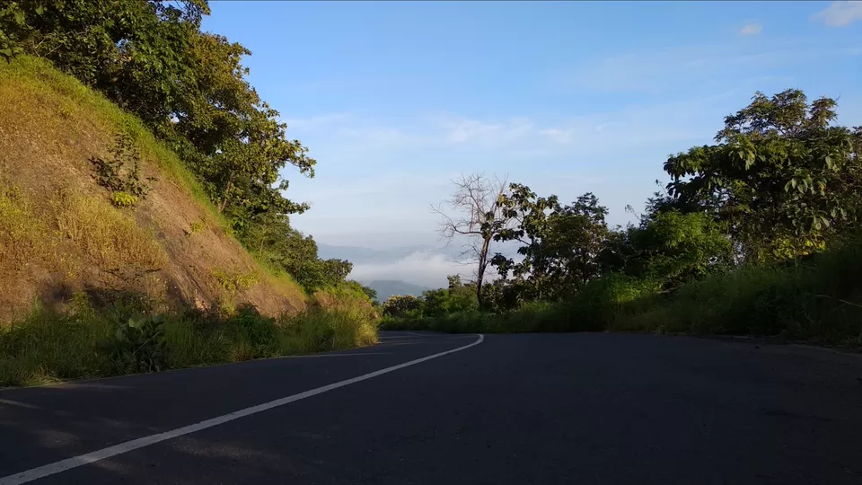 Photo of Sinhagad Fort, Thoptewadi, Maharashtra, India by Mahesh Maddala