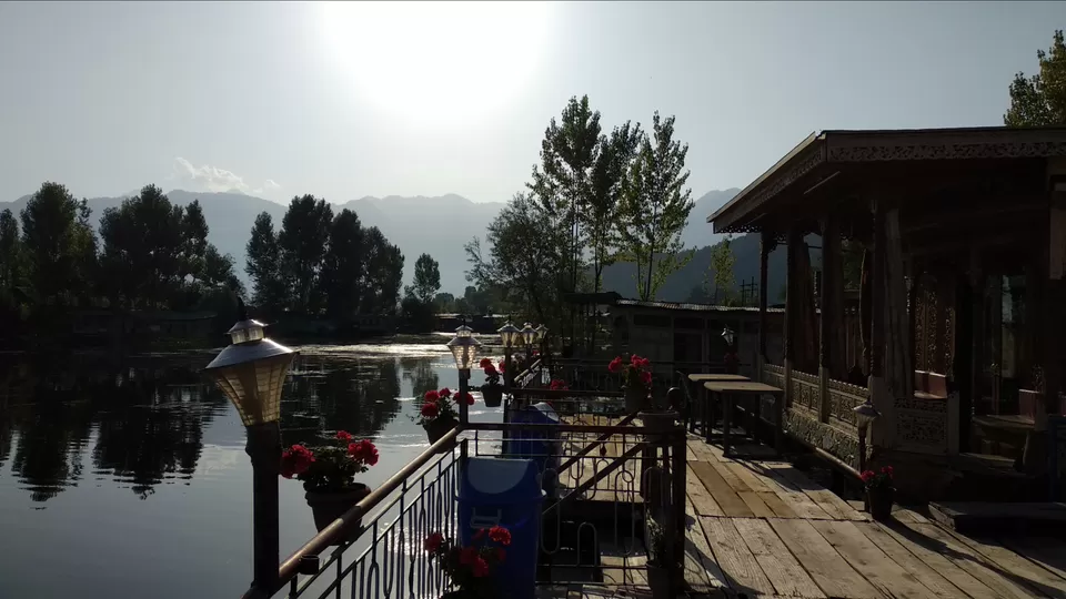 Photo of Dal Lake, Srinagar by Mahesh Maddala