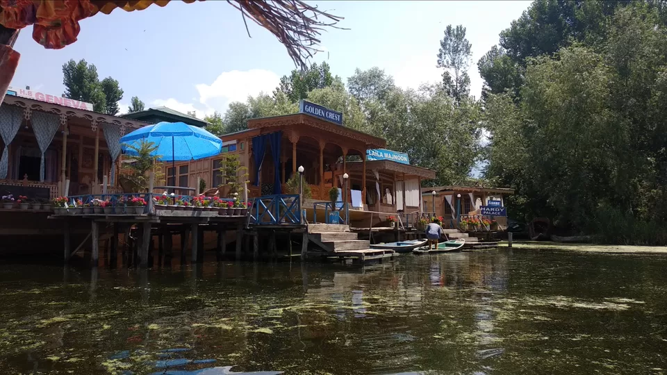 Photo of Dal Lake, Srinagar by Mahesh Maddala
