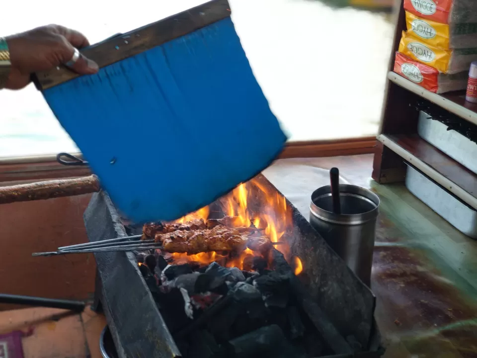 Photo of Dal Lake, Srinagar by Mahesh Maddala