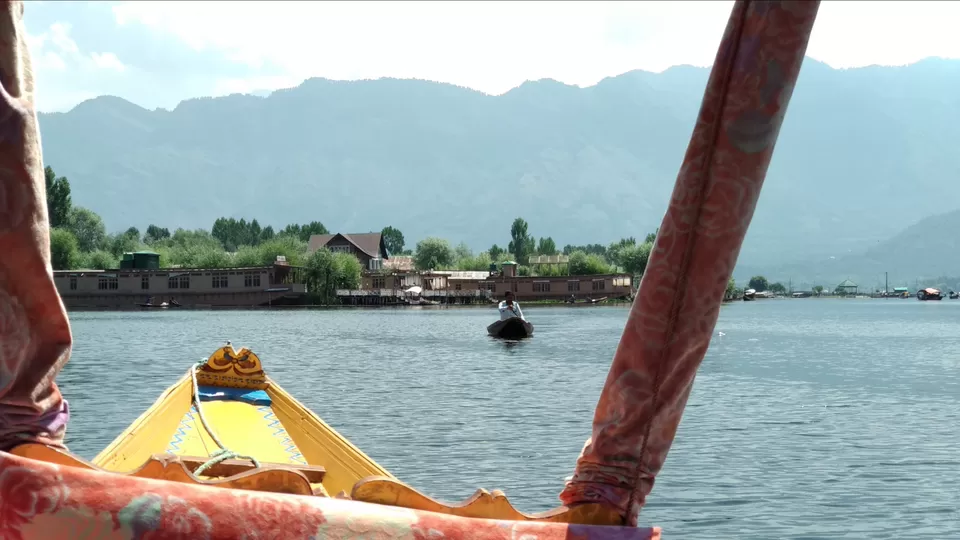 Photo of Dal Lake, Srinagar by Mahesh Maddala