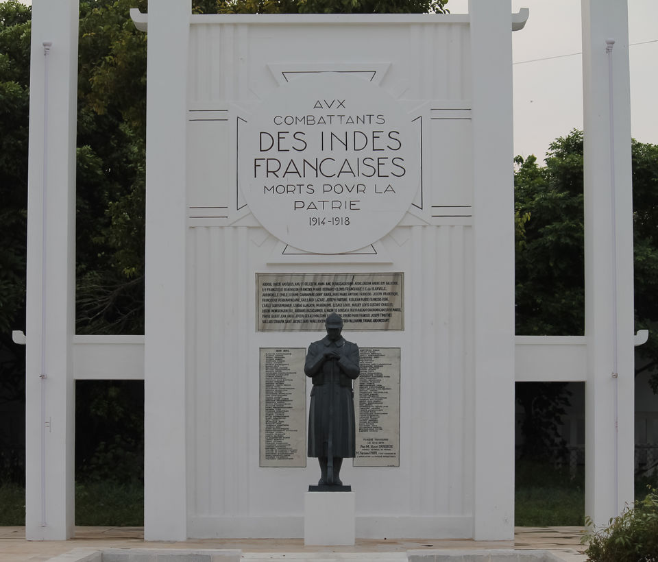 Photo of War Memorial, Goubert Avenue, White Town, Puducherry, India by Bipasha Nath