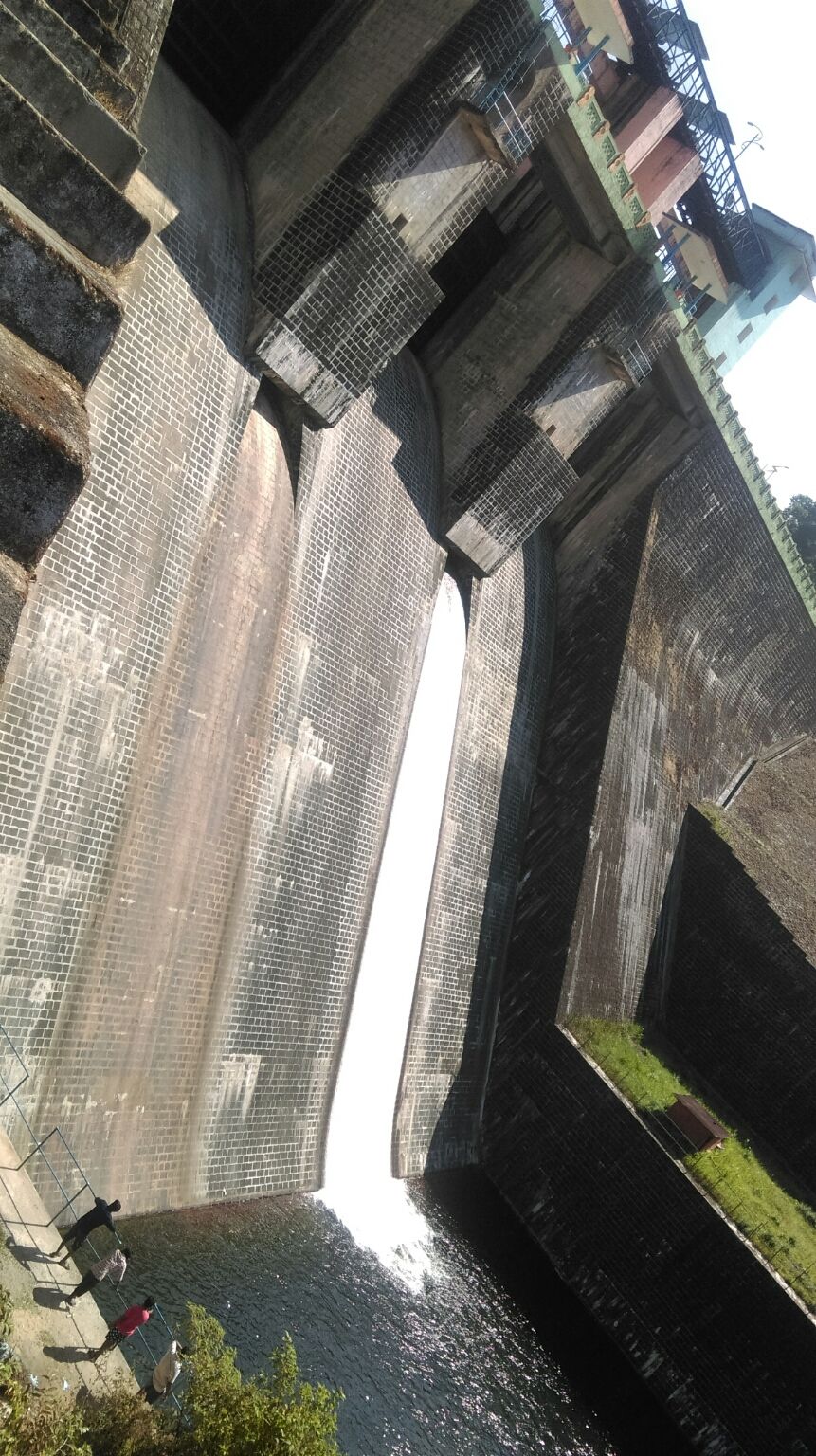 Photo of Nirar Dam, Coimbatore, Tamil Nadu, India by Akshay Kannan