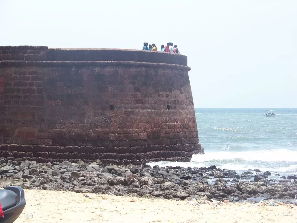 Photo of Sinquerium Beach, Candolim, Goa, India by Uditi 