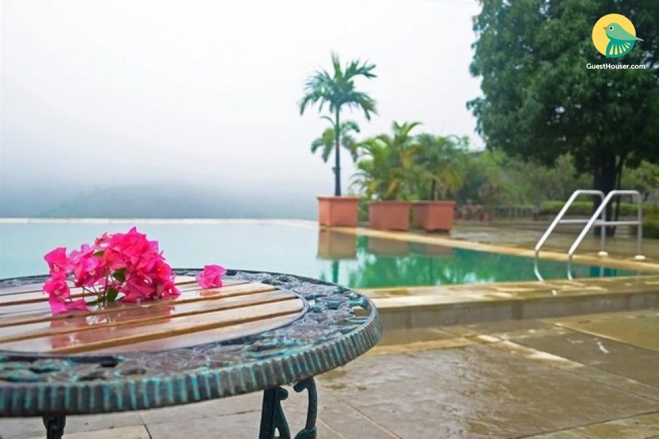 Photo of Too Busy To Head Out For the Weekend? 'Netflix And Chill' At These 9 Uber-Cool Holiday Homes by Shipra Shekhar