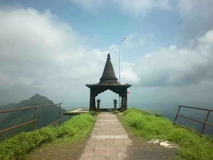 Photo of Vikatgad Peb Fort, Maldunge, Maharashtra, India by suraj j