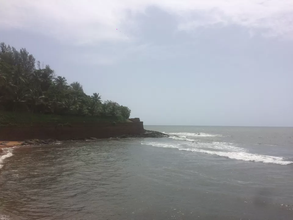 Photo of Sinquerim Beach, Candolim, Goa, India by Nikhil Talwar