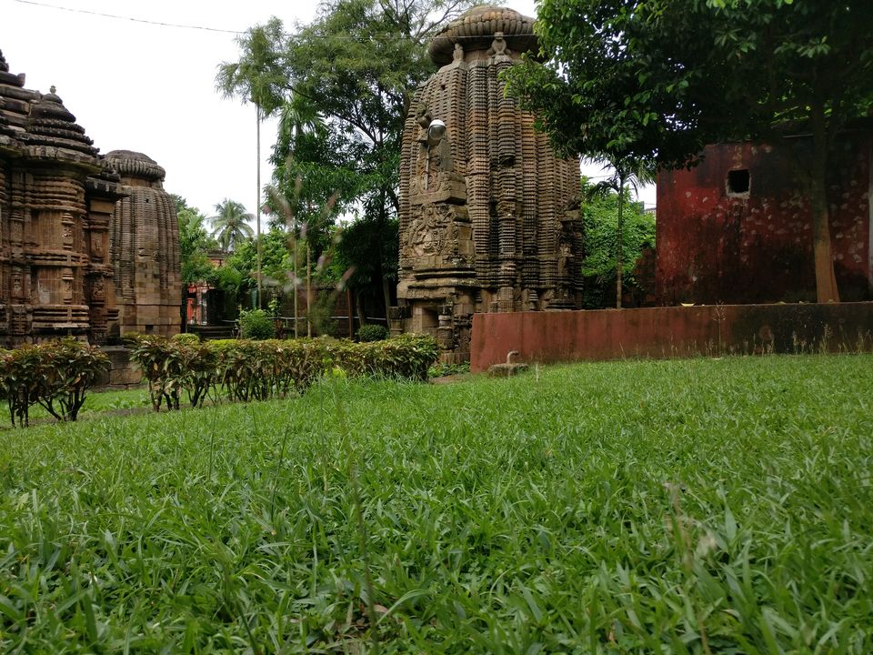 Photo of Lingraj Temple 3/4 by Meenakshi Singh