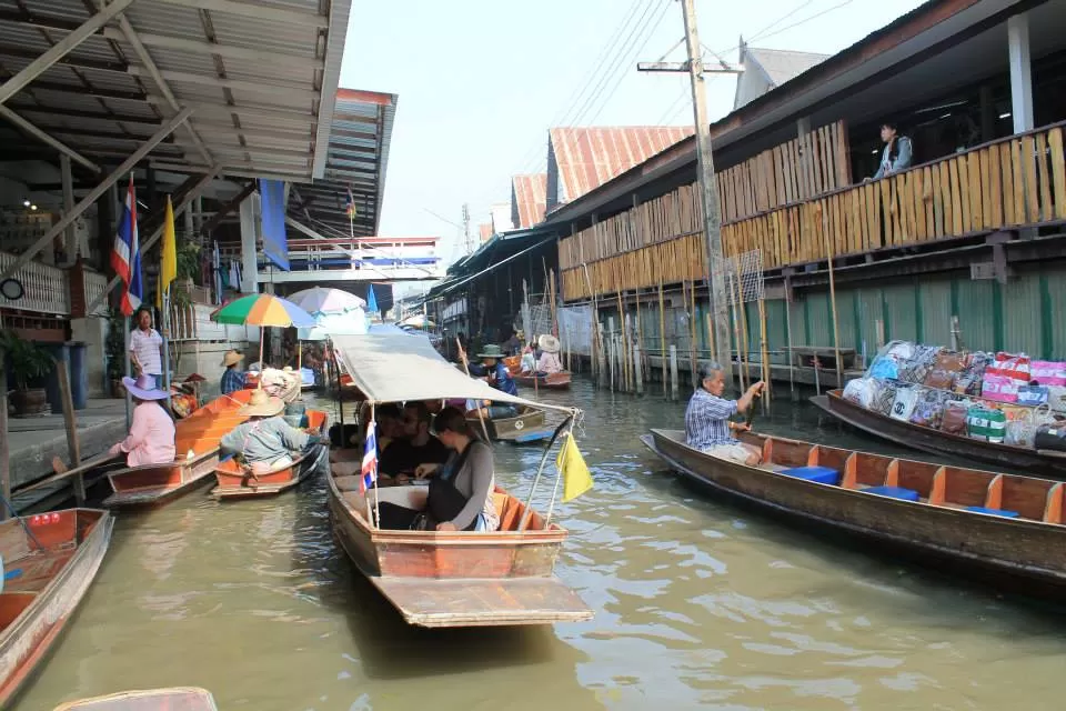 Photo of Damnoen Saduak Floating Market, Damnoen Saduak, Damnoen Saduak District, Ratchaburi, Thailand by Gayatri Cherian